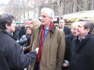 Michel Barnier au march de Chambry