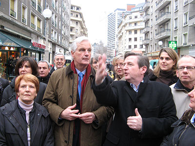 Michel Barnier au march de Chambry