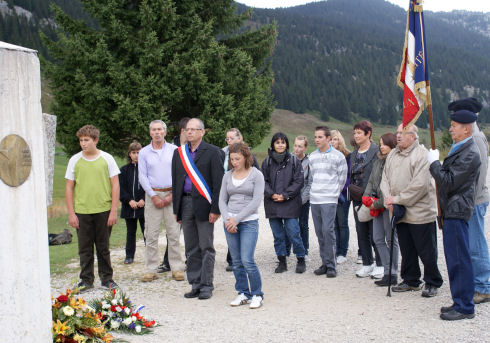 jeunes sur le memorial du plateau des glieres