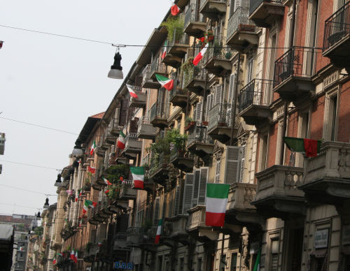 drapeaux italiens rues turun