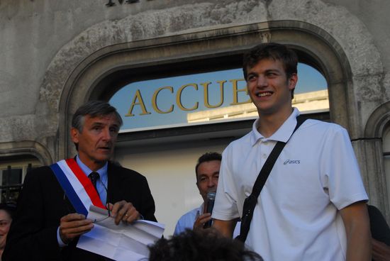 dominique dord remet la médaille de la ville à Christophe Lemaitre