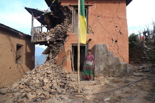 maison detruite nepal