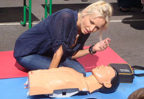 adriana karembeu demonstration mannequin