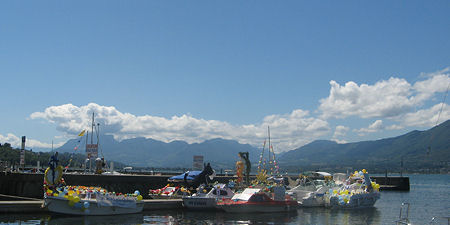 bateaux décorés lac en fete