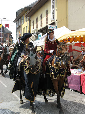 defile medievale chevaux
