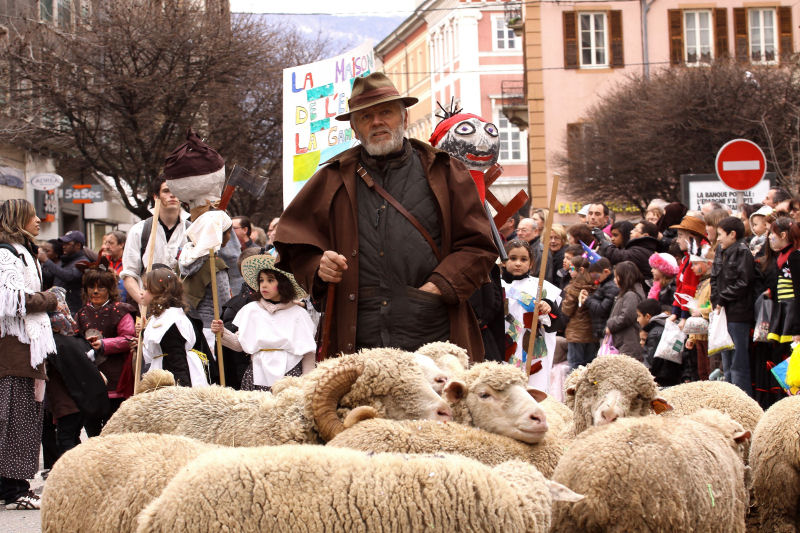 Bergers et moutons dans la ville