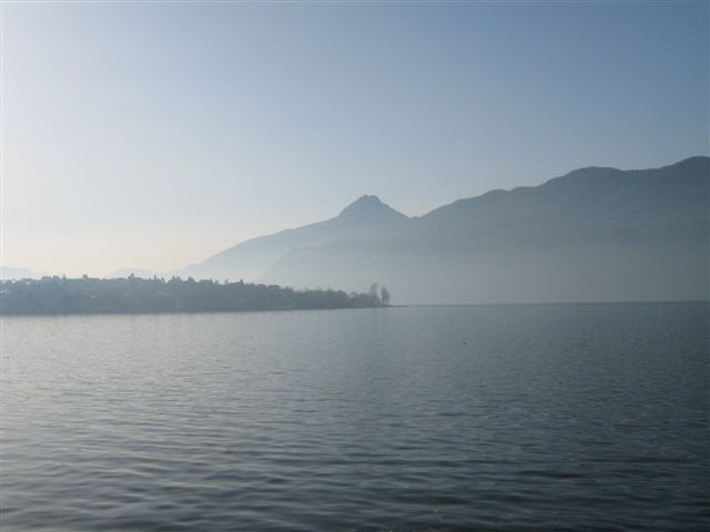 Le lac du Bourget,  brume matinale