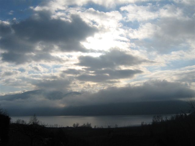 Le lac du Bourget dans la  lumiere argentee