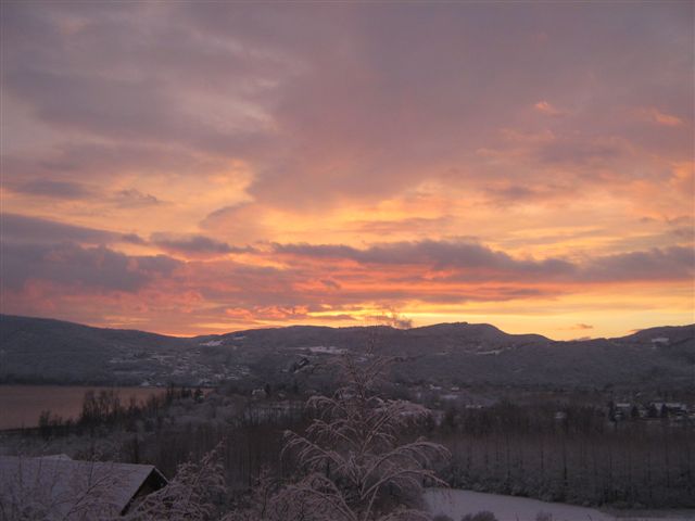 le  Lac du Bourget en hiver au coucher de Soleil